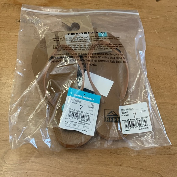 NWT. Reef Tan Seaside Sandals - size 7 - Picture 10 of 10